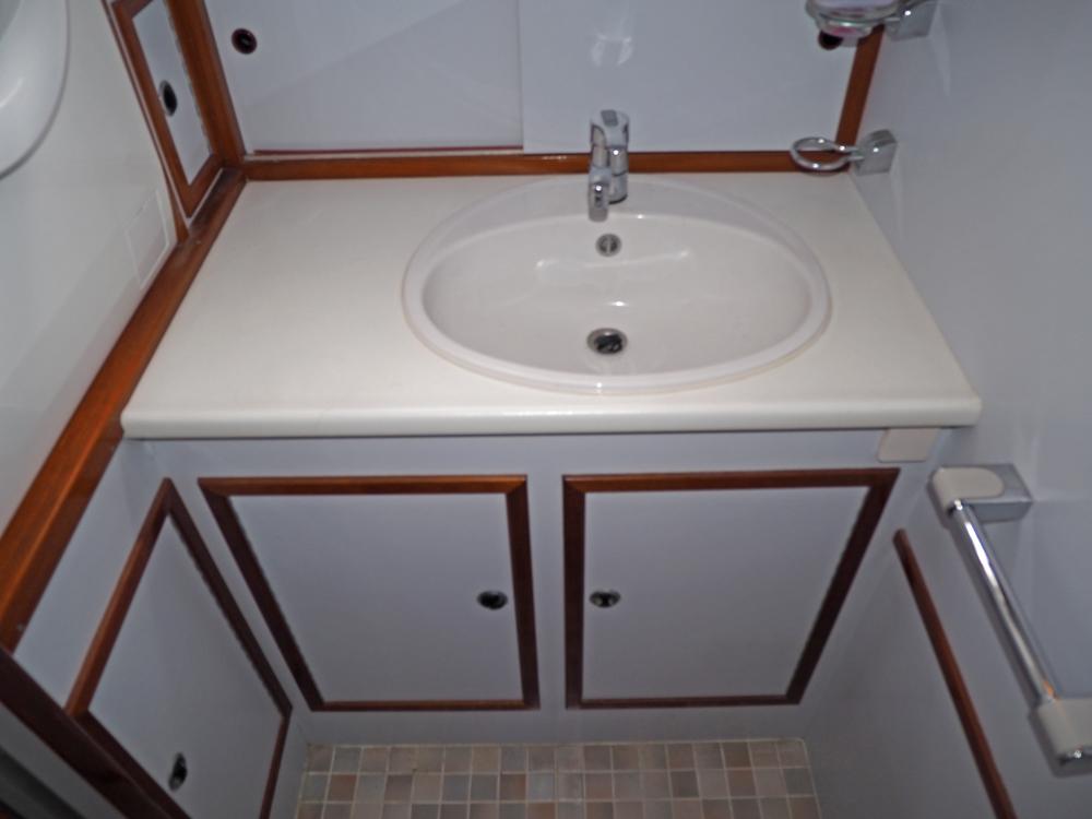 Aft cabin, Accommodation